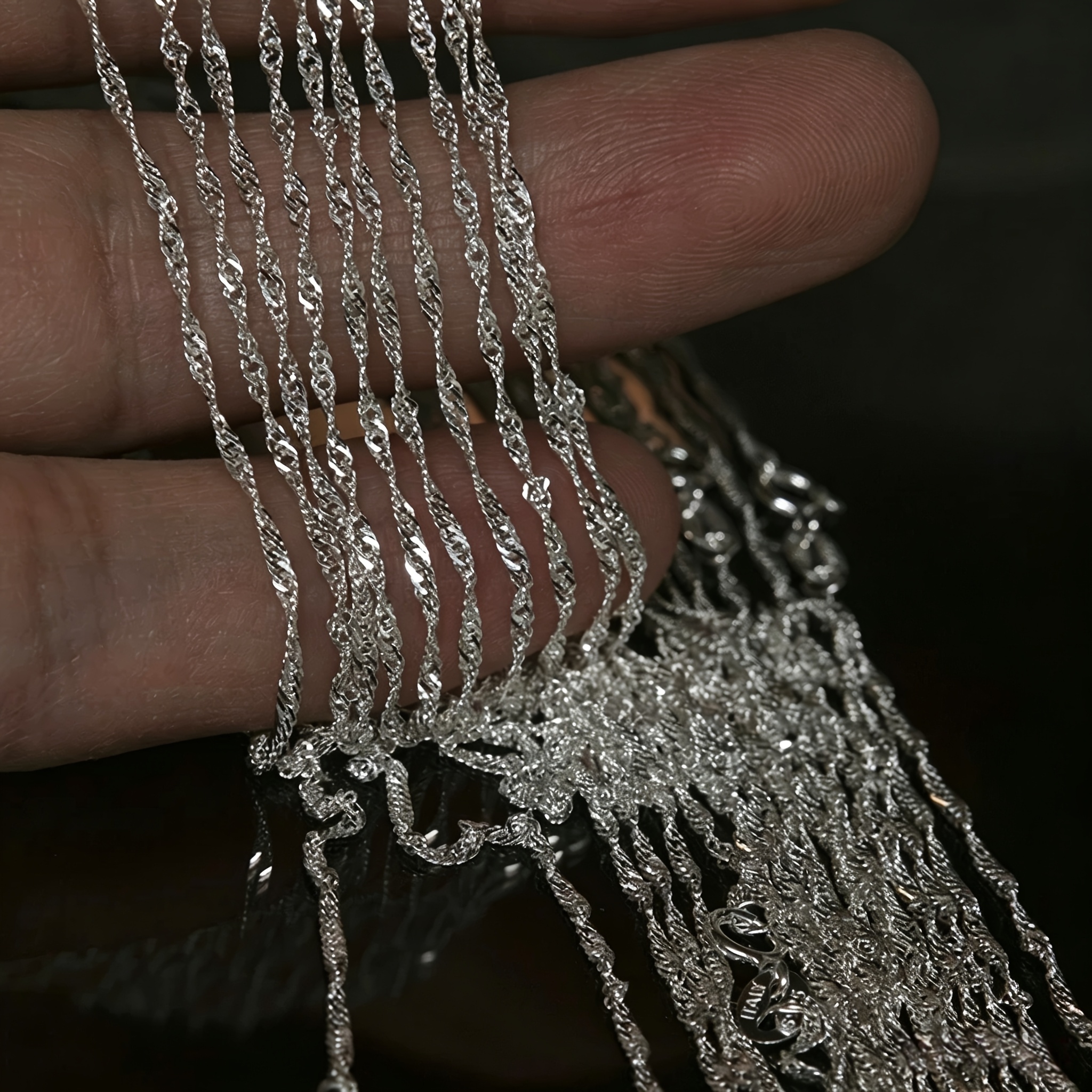Unisex S925 Silver Twisted Chain Necklace — Versatile Clavicle Chain